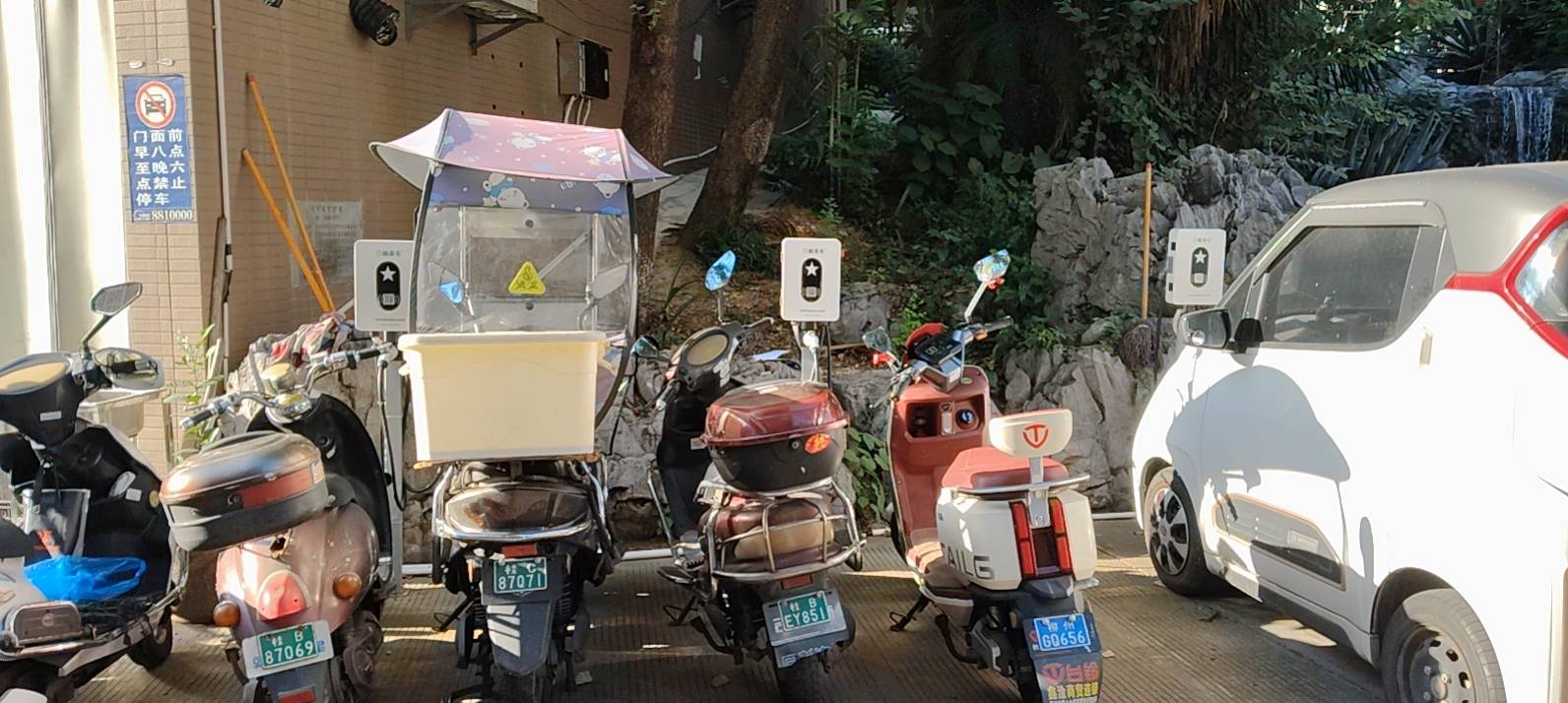 广西柳州某小区五角星7kw充电桩场 实景图